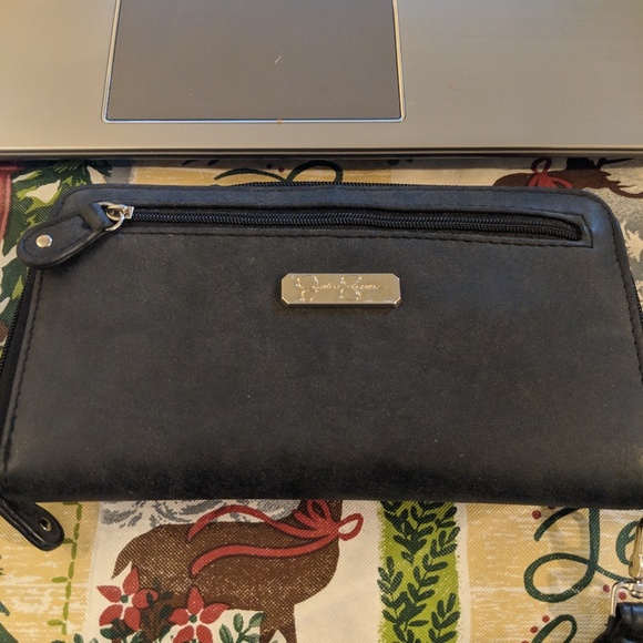 Jessica Simpson Wallet - Picture 2 of 3